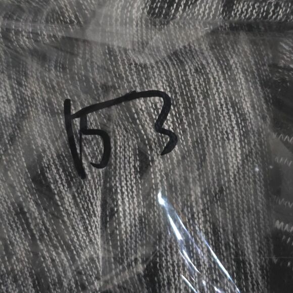 BCBG Maxazria Tank Top Blouse Womens XSGrey Black Wrap V Neck Sleeveless - Picture 10 of 10